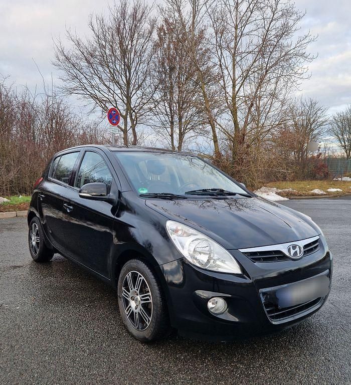 Gebraucht Hyundai i20 Edition 77 PS (56 kW) 2011 Schwarz Kleinwagen