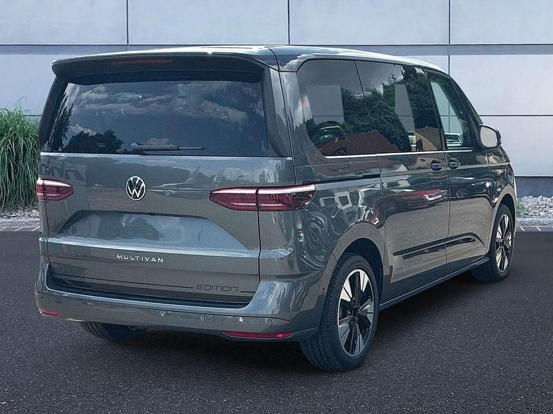 Gebraucht VW Multivan Life 150 PS (110 kW) 2025 Grau Van
