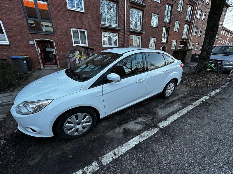 Gebraucht Ford Focus Trend 125 PS (91 kW) 2013 Weiß Limousine