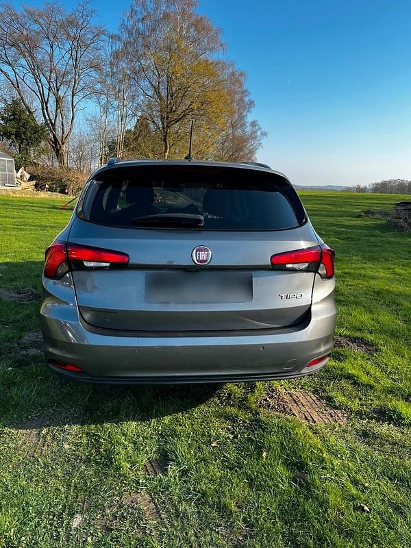 Gebraucht Fiat Tipo 122 PS (89 kW) 2016 Grau Kombi