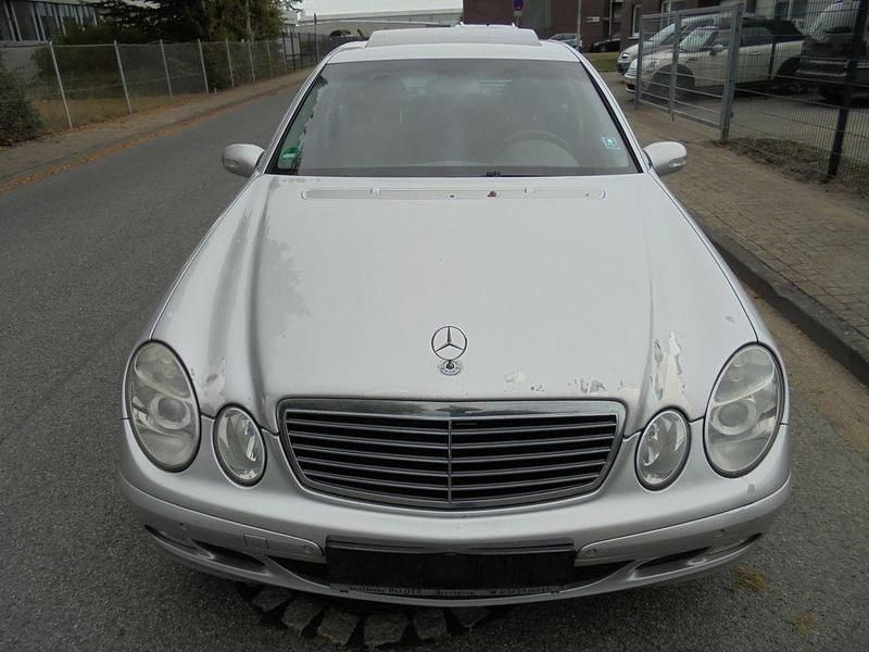 Gebraucht Mercedes E200 122 PS (89 kW) 2002 Silber Limousine