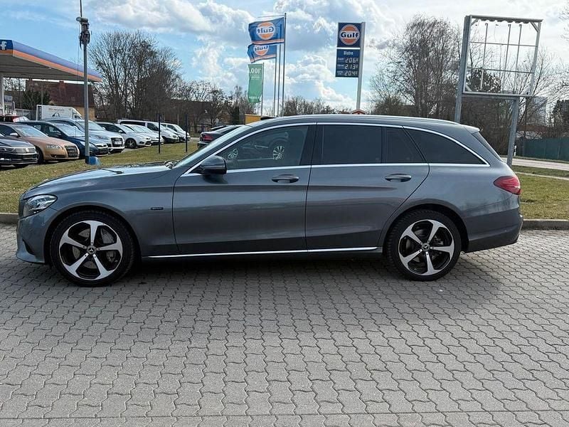 Gebraucht Mercedes C300e 194 PS (142 kW) 2020 Grau Kombi