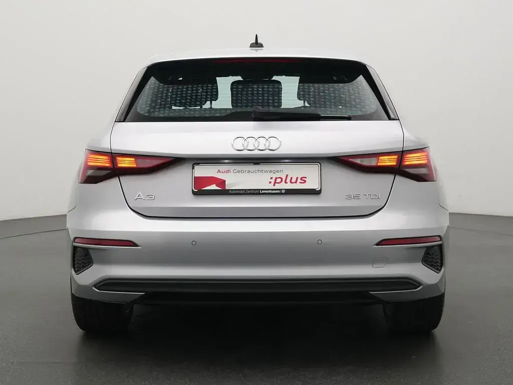 Gebraucht Audi A3 Ambiente 150 PS (110 kW) 2020 Florettsilber Limousine