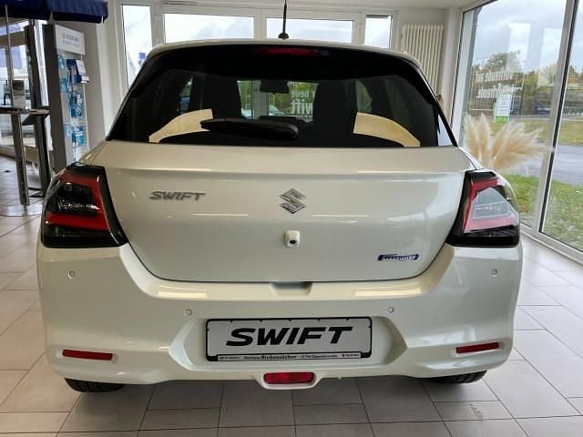 Neu Suzuki Swift 83 PS (61 kW) 2025 Pure white pearl Kleinwagen