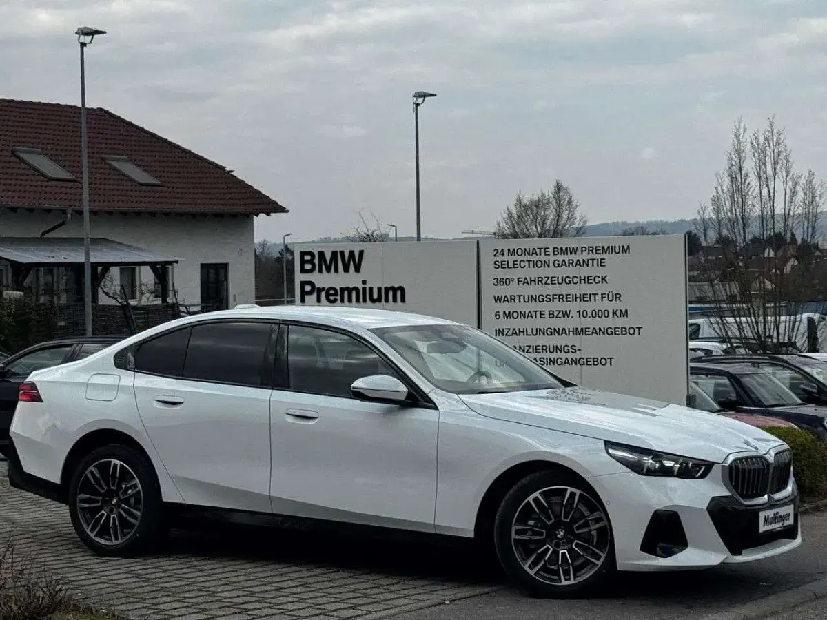 Neu BMW 530e M Sport 190 PS (139 kW) 2026 Alpinweiss Limousine