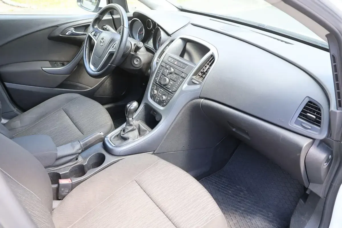 Gebraucht Opel Astra Edition 110 PS (80 kW) 2016 Weiß Kombi