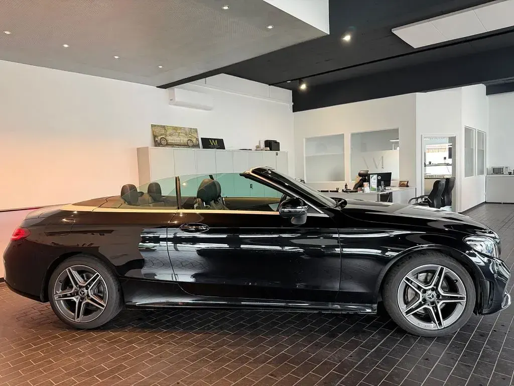 Gebraucht Mercedes C200 AMG line 184 PS (135 kW) 2019 Schwarz Cabrio