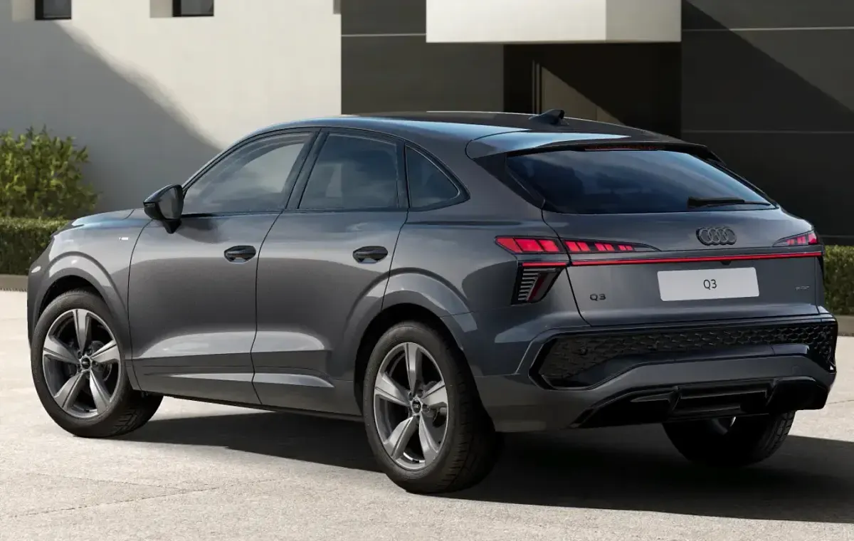 Neu Audi Q3 Sportback Comfort 204 PS (150 kW) 2026 Grau SUV