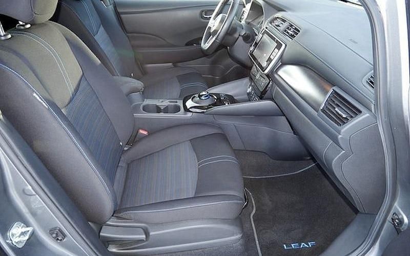 Gebraucht Nissan Leaf N-Connecta 110 kW (150 PS) 2019 Grau (metallic) Kleinwagen