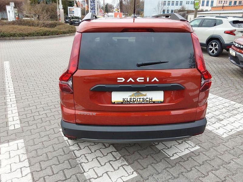 Gebraucht Dacia Jogger Expression 110 PS (80 kW) 2023 Braun Van / Kleinbus