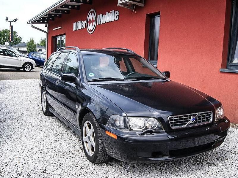 Schwarz Gebraucht 2003 Volvo V40 Kombi | 3.900 € (Teuer) - Bild 1/4