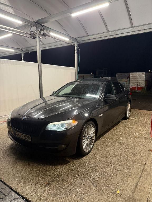 Schwarz Gebraucht 2011 BMW 528 Limousine | 12.500 € (Fairer Preis) - Bild 1/4
