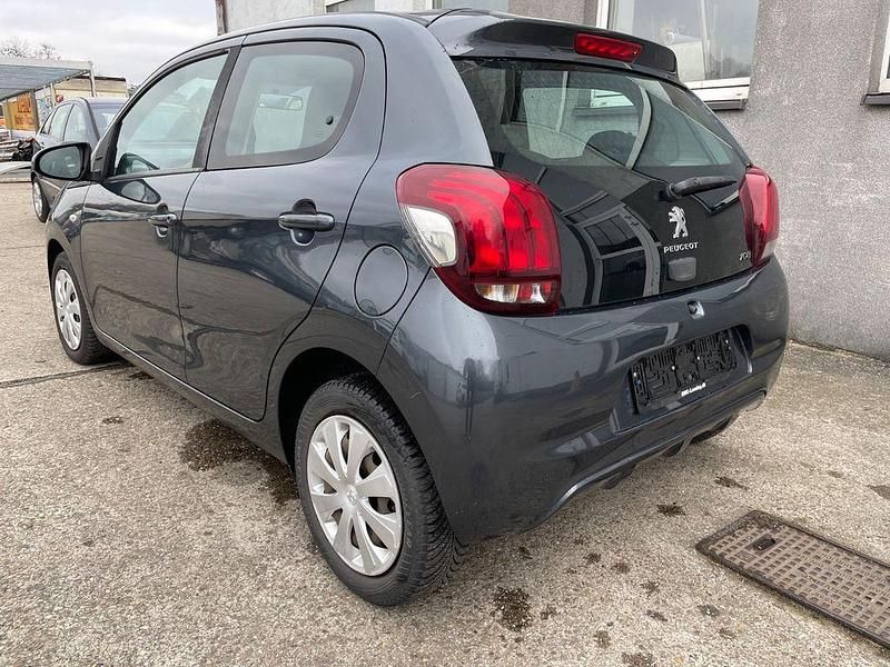 Gebraucht Peugeot 108 Active 69 PS (50 kW) 2015 Grau Kleinwagen