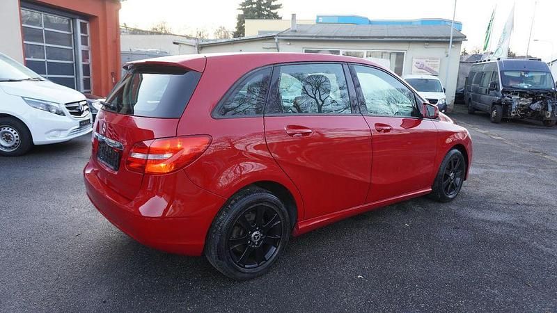 Gebraucht Mercedes B180 156 PS (114 kW) 2015 Van / Kleinbus