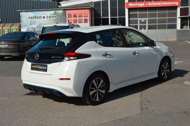 Gebraucht Nissan Leaf Acenta 110 kW (150 PS) 2019 Weiß Kleinwagen