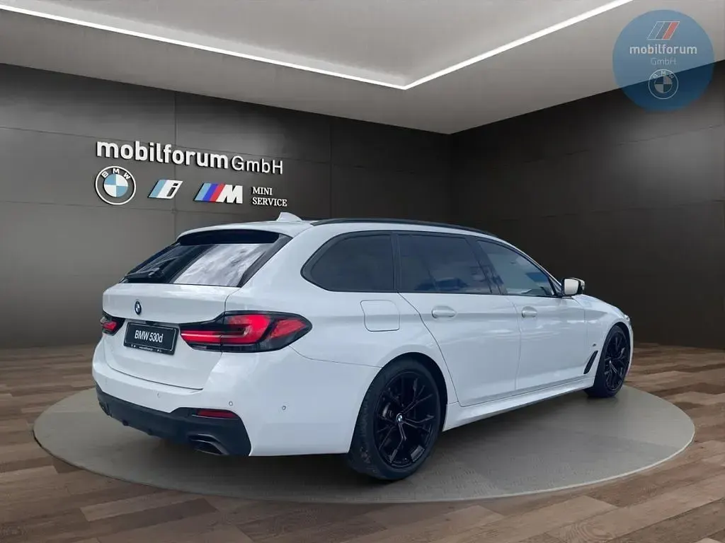 Gebraucht BMW 530 M Sport 286 PS (210 kW) 2022 Weiß Kombi