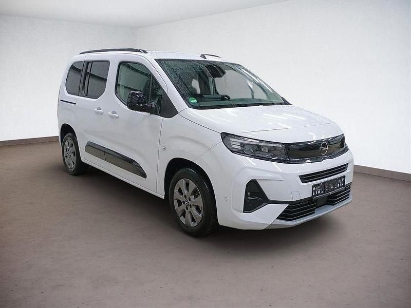Gebraucht Opel Combo Life 131 PS (96 kW) 2024 Lackierung weiss icy/typ ausse Van / Kleinbus