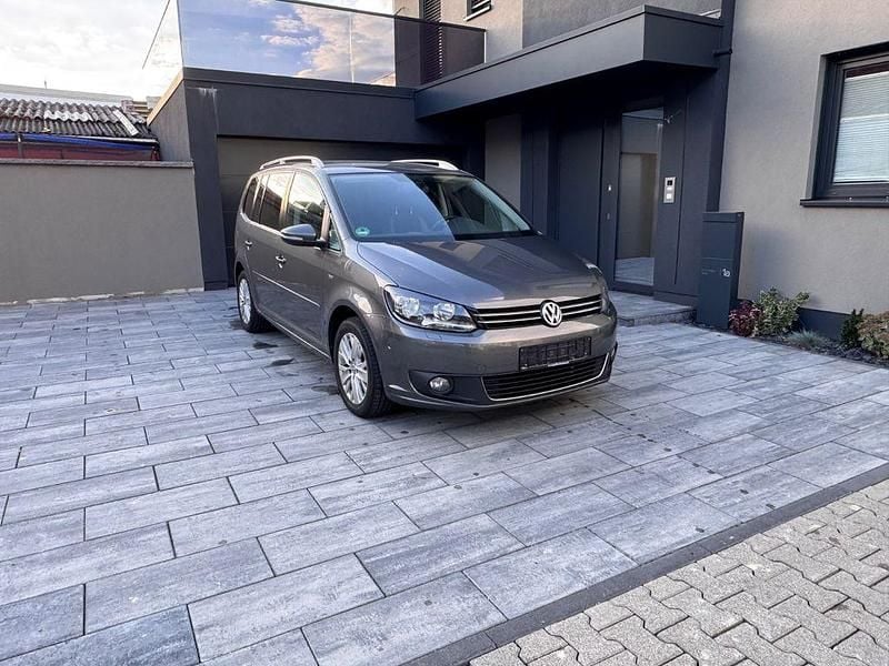 Grau Gebraucht 2013 VW Touran Life Van / Kleinbus | 9.890 € (Guter Preis) - Bild 1/4