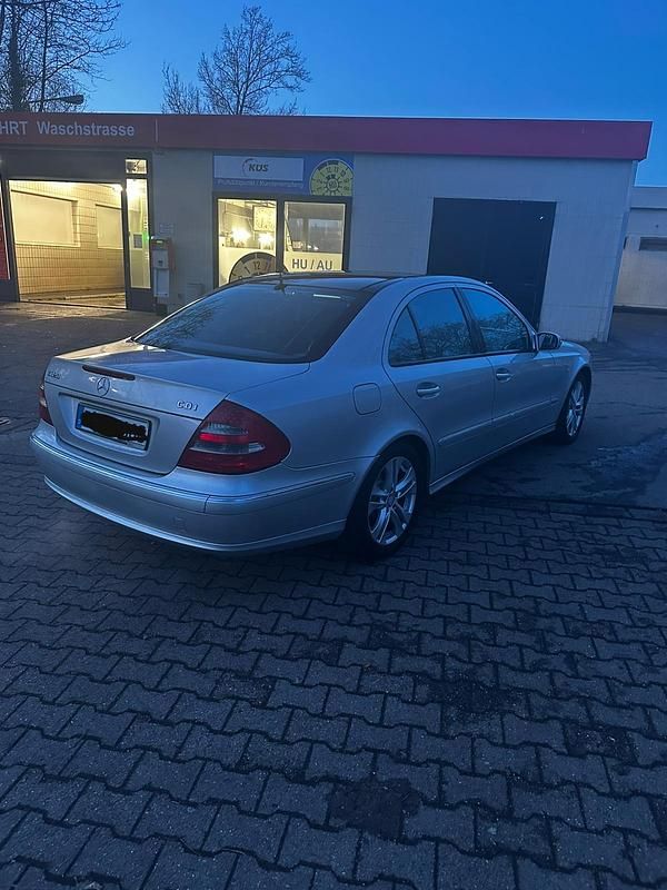 Gebraucht Mercedes E320 Avantgarde 224 PS (164 kW) 2002 Silber Limousine