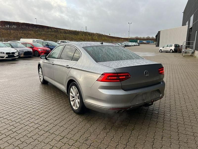 Gebraucht VW Passat Highline 179 PS (131 kW) 2017 Silber Limousine