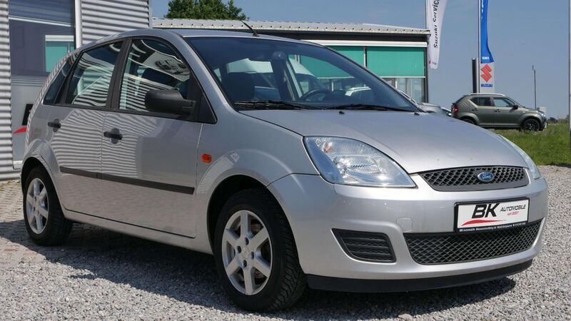 Gebraucht Ford Fiesta SE 69 PS (50 kW) 2005 Polarsilber Kleinwagen
