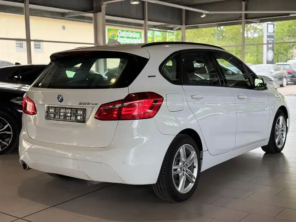 Gebraucht BMW 225 Active Tourer Advantage 233 PS (171 kW) 2018 Weiß Van / Kleinbus