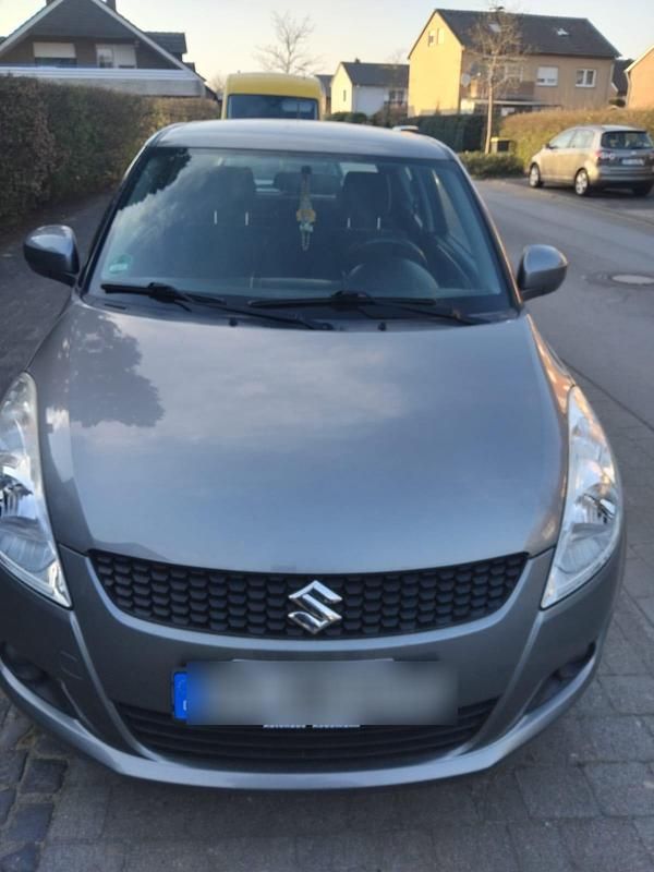 Grau Gebraucht 2011 Suzuki Swift Kleinwagen | 3.800 € (Fairer Preis) - Bild 1/4