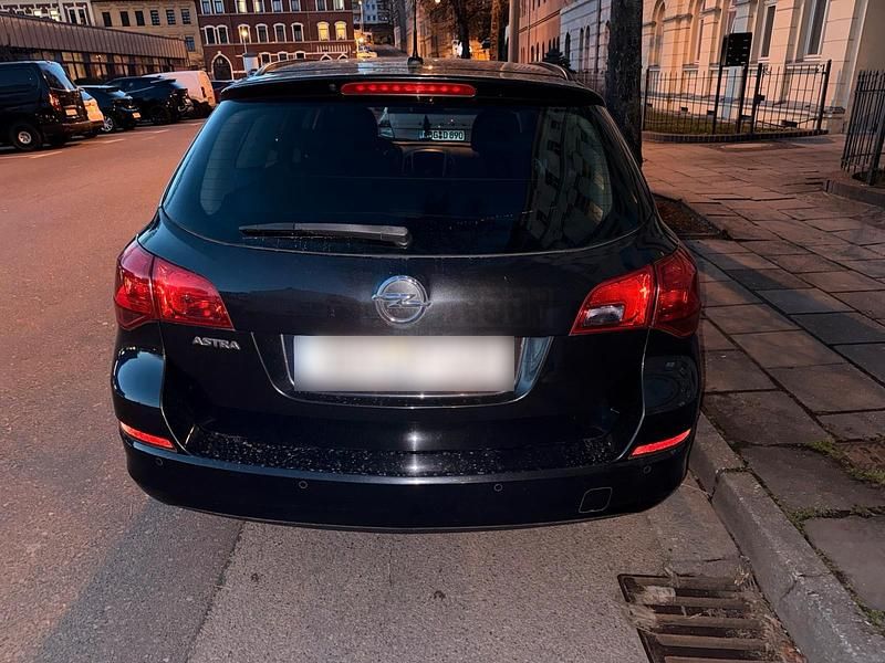 Gebraucht Opel Astra Sport 115 PS (84 kW) 2011 Schwarz Kombi