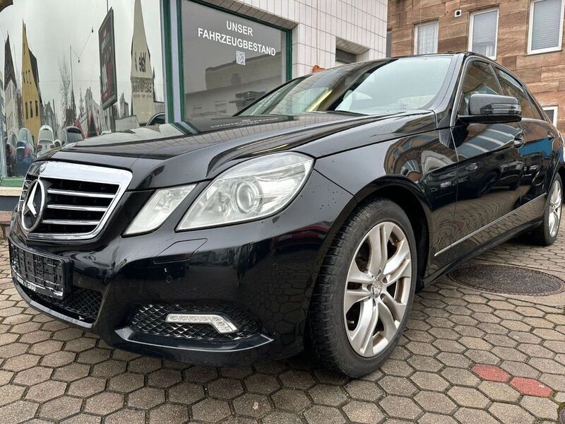 Schwarz Gebraucht 2010 Mercedes E250 Limousine | 7.950 € (Superpreis) - Bild 1/4