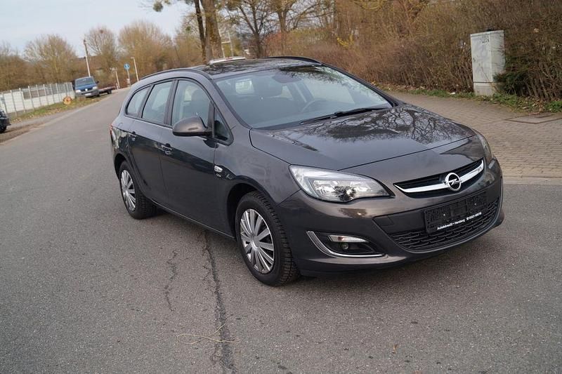 Gebraucht Opel Astra Active 101 PS (74 kW) 2013 Grau Kombi