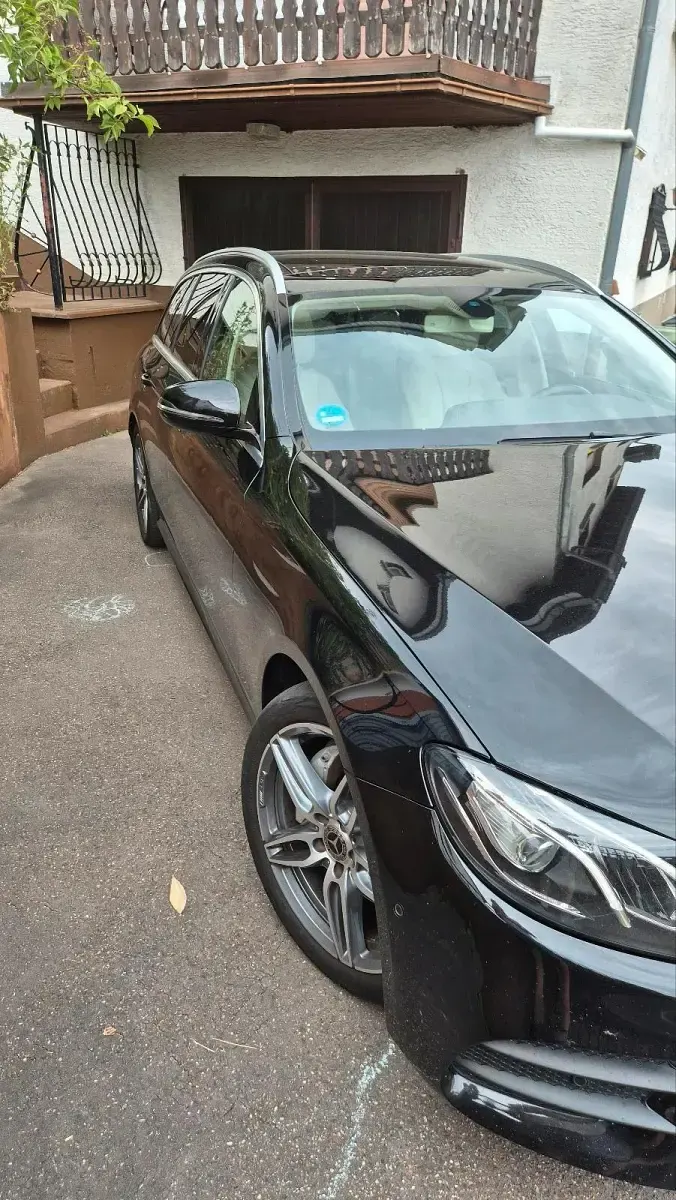 Gebraucht Mercedes E220 AMG 194 PS (142 kW) 2018 Schwarz Kombi