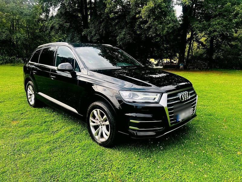 Schwarz Gebraucht 2016 Audi Q7 Ambiente SUV | 27.999 € (Teuer) - Bild 1/4
