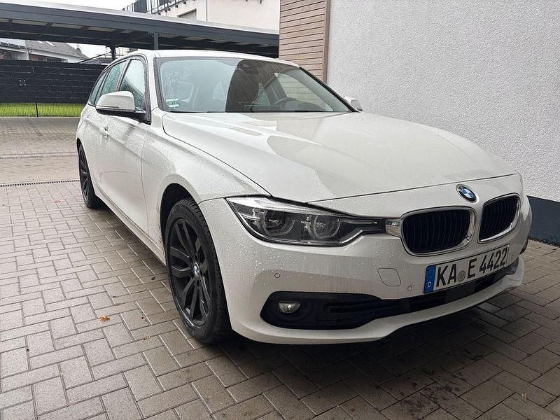Weiß Gebraucht 2017 BMW 320 Kombi | 17.100 € (Fairer Preis) - Bild 1/4