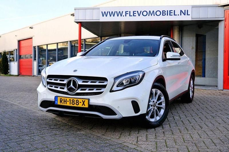 Weiß Gebraucht 2017 Mercedes GLA180 Business SUV | 16.950 € (Fairer Preis) - Bild 1/4