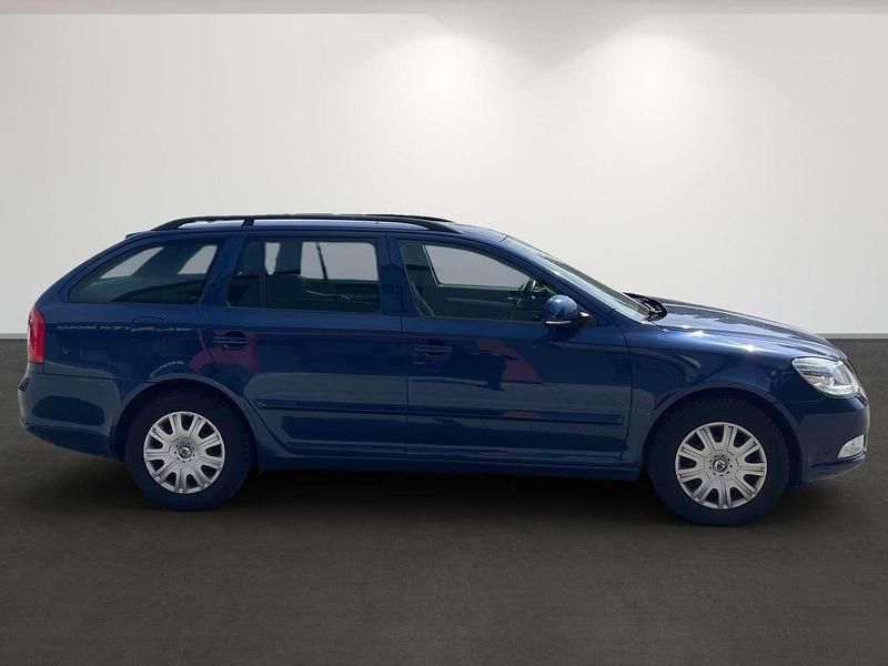 Gebraucht Skoda Octavia Ambiente 140 PS (102 kW) 2010 Stormblau metallic Kombi