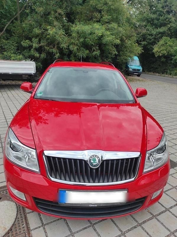 Rot Gebraucht 2011 Skoda Octavia Kombi | 6.719 € (Fairer Preis) - Bild 1/4