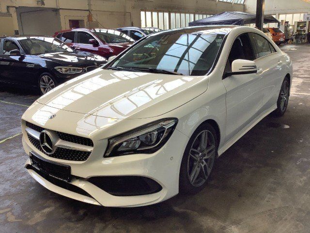Gebraucht Mercedes CLA180 AMG line 122 PS (89 kW) 2018 Weiß metallic Coupé