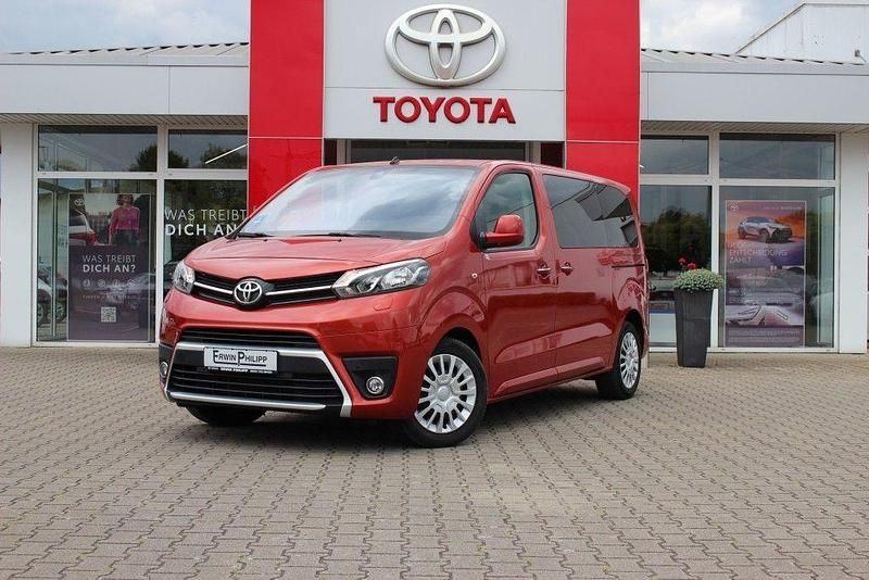 Karneolorange metallic Gebraucht 2019 Toyota Proace Verso Kombi | 23.990 € (Guter Preis) - Bild 1/4