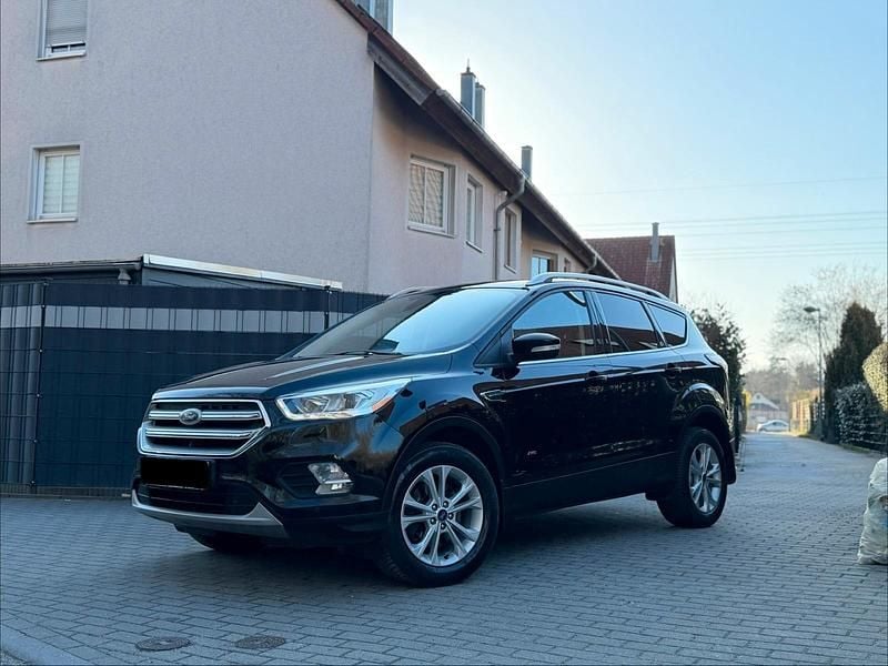 Gebraucht Ford Kuga 150 PS (110 kW) 2018 Schwarz SUV