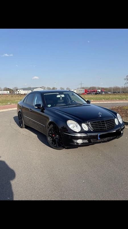 Gebraucht Mercedes E300 211 PS (155 kW) 2009 Schwarz Limousine