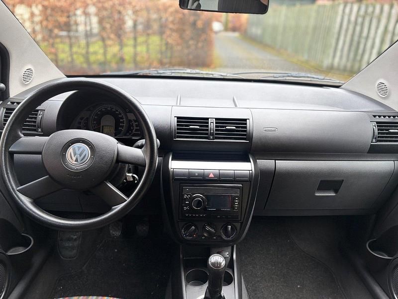 Gebraucht VW Fox 54 PS (39 kW) 2005 Schwarz Kleinwagen