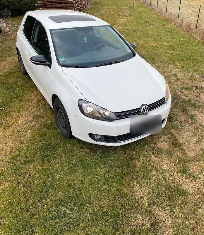 Gebraucht VW Golf VI 86 PS (63 kW) 2011 Weiß Kleinwagen