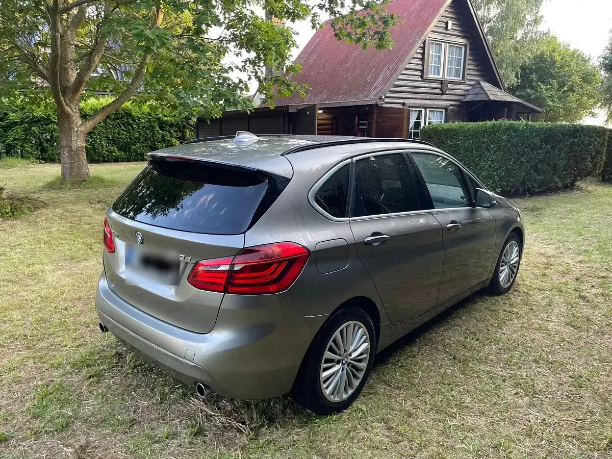 Gebraucht BMW 220 Active Tourer Luxury Line 190 PS (139 kW) 2015 Silber Van / Kleinbus