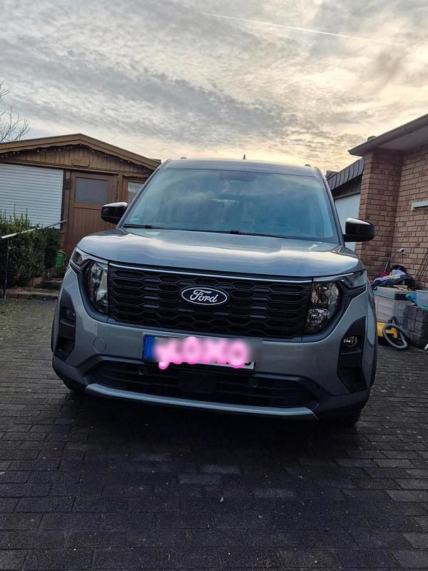 Gebraucht Ford Tourneo 125 PS (91 kW) 2024 Grau Kombi