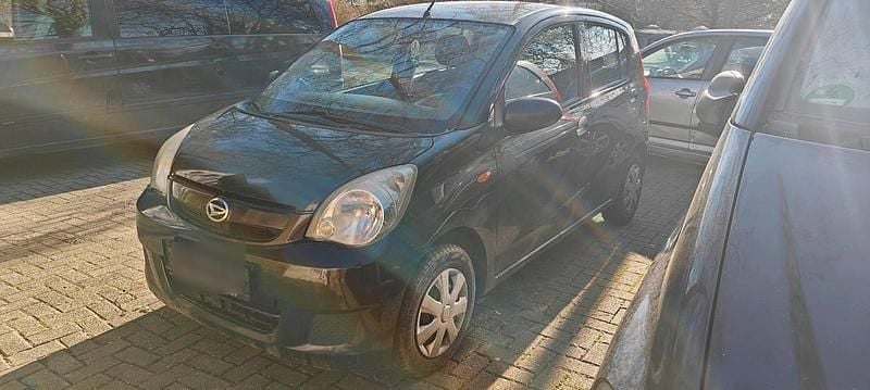 Gebraucht Daihatsu Cuore 70 PS (51 kW) 2010 Schwarz Kleinwagen