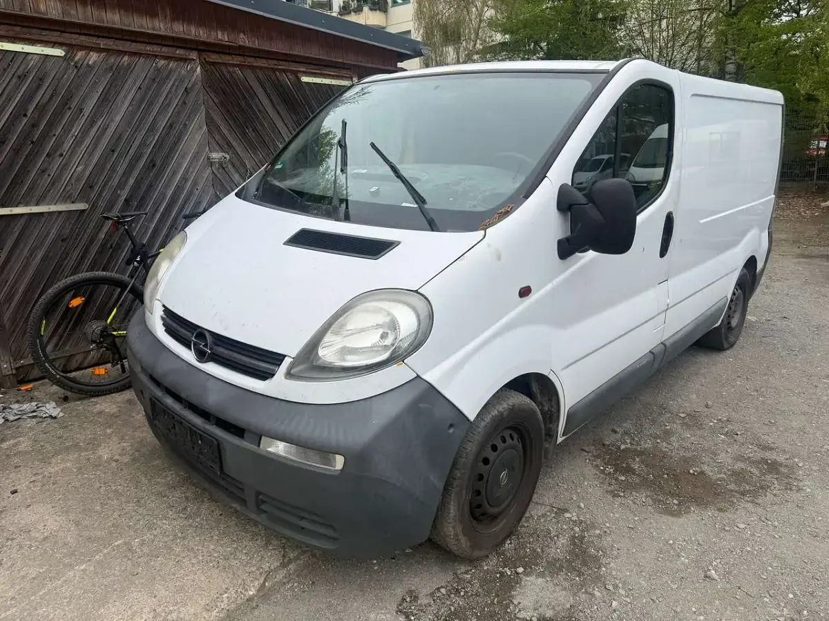Używany Opel Vivaro 82 KM (60 kW) 2004 Biały Minivan