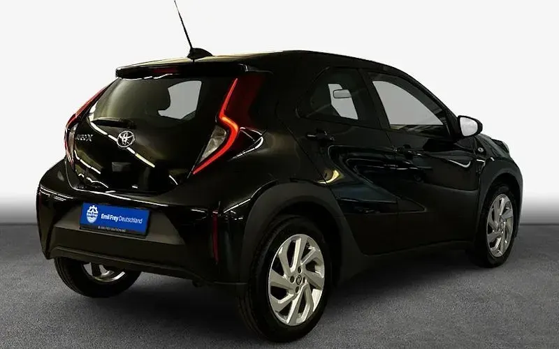 Gebraucht Toyota Aygo X X-play 72 PS (52 kW) 2022 Mysticschwarz mica metallic SUV