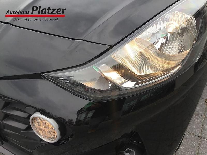 Gebraucht Hyundai i10 Select 67 PS (49 kW) 2022 Schwarz Kleinwagen