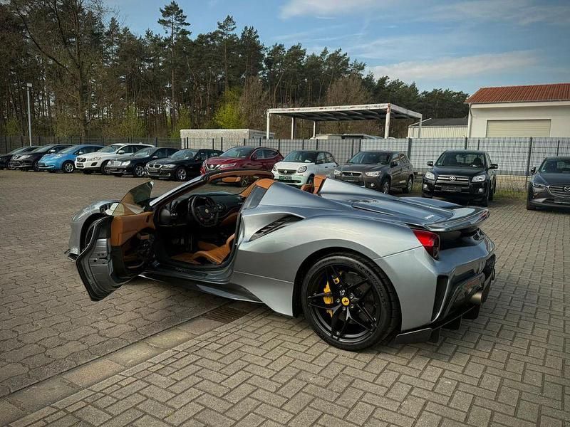 Second-hand Ferrari 488 721 CP (530 kW) 2020 Argintiu Cabrio