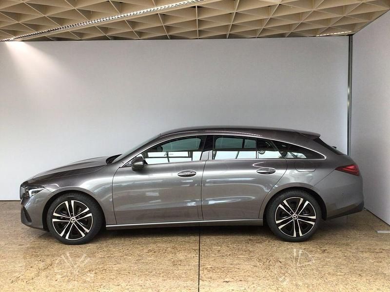 Gebraucht Mercedes CLA200 Shooting Brake Advanced 163 PS (119 kW) 2024 Lack mountaingrau Kombi